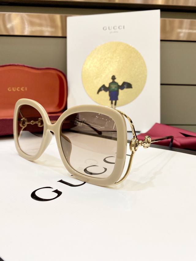 Gucc * Gg1021S Size: 56 Ports 18-135