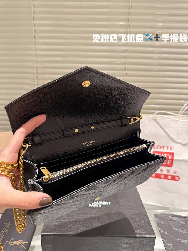 Replica cow leather Ysl Woc chain package envelope package ysi household goods worthy of entry classic super dry resistant leather is really one of my favorite leather is not afraid of scraping cow leather texture also has texture compared to gold ch