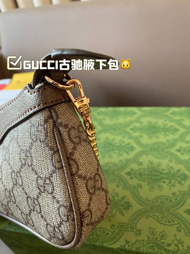 Gucci Ophidia mini armpit bag with chain is another cute little one! Size 19 * 10 folding box airplane box: