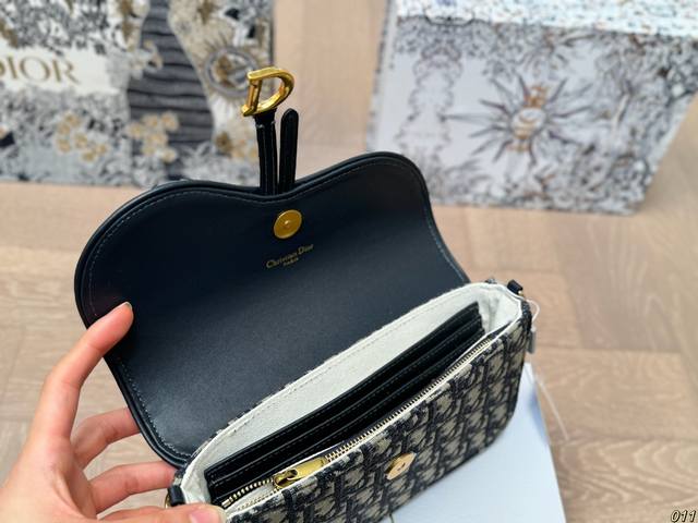 Folding box Dior diorwoc must pay cool and cute cross body bag is not small, just like the price is very high and light, buy it if you like Size 21 13: