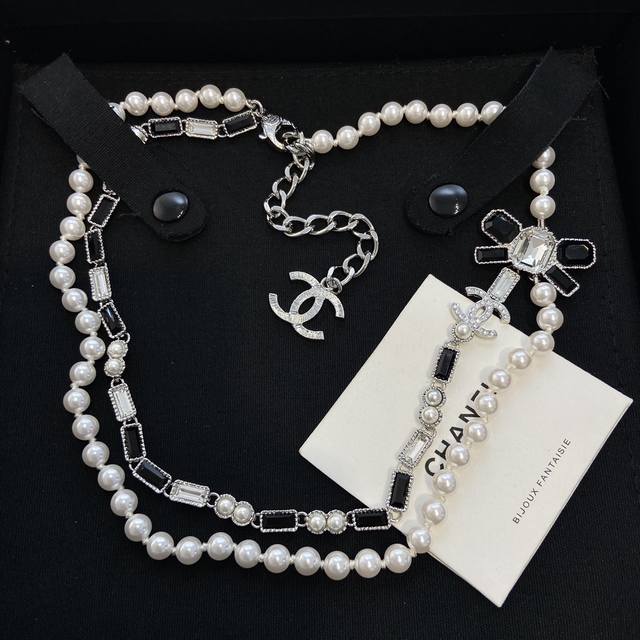 The high version comes with a complete set of packaging, including Xiang'er black and white rhinestones, spliced pearls, double C bows, double layered necklaces, hidden bestsellers, and a new collection that was purchased for 100000 yuan. One sentenc