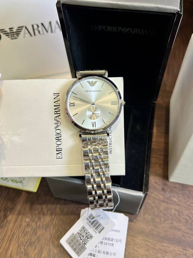 FFFH picture of the same 25 Armani three needle men's watch with full packaging is strongly back in stock. Those who have sold it know how popular this series is. Don't worry about sharing pictures, there is a large amount of stock available, and it