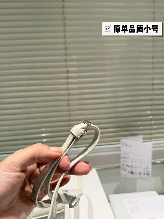 Lacquered leather small Dior Lady Life limited edition bag, new lady Life milky white package that can cure all diseases is not fake. It is really beautiful, the actual product looks better than the photo, Dior Daifei yyds, size small: