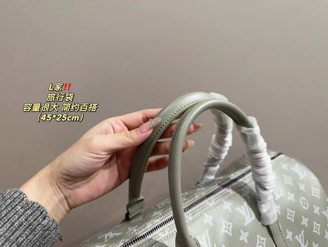Size 45.25 Lv travel bag with large capacity, a must-have for vacation travel and a must-have item for fashionistas. The actual product will definitely amaze you: