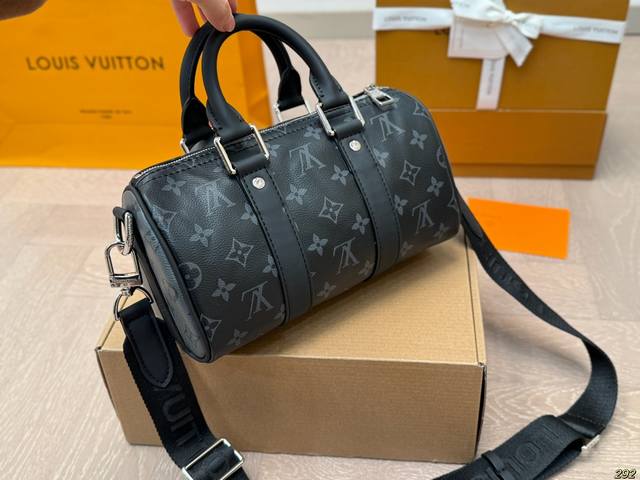 The airplane box Lv Keepall pillow bag has a large capacity and can hold essential items for daily outings. Size 25 13: