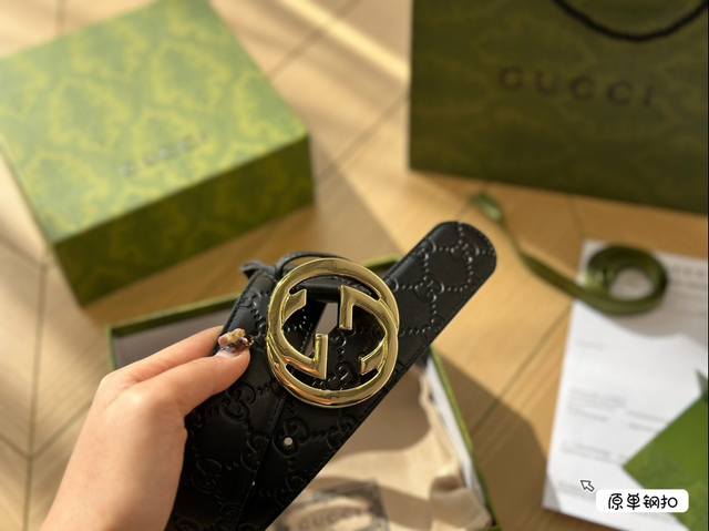 Comes with Gucci belt kit, high-end and elegant, low-key and luxurious, with connotation. It is a must-have item for successful people and is the first choice for personal use
