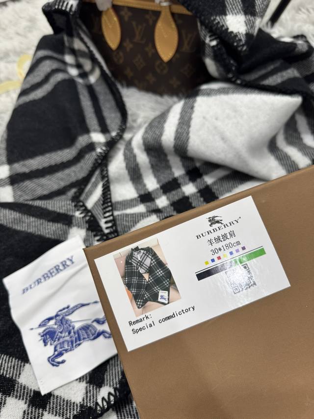 New scarf, Burberry. Original beautiful item, classic explosive item, returns to the forefront. Burberry's new imported Nepalese cashmere top embroidery scarf is definitely a screaming quality fashion brand's top design A must-have high-end boutique