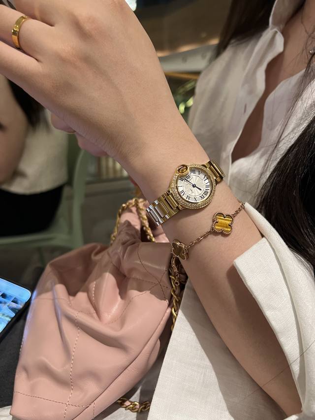 Real shot Cartier Blue Balloon 28Mm arrives at Taiwan factory! Boutique counter synchronized double row diamond Swiss quartz movement fish sapphire glass Roman classic face small gold watch ultra exquisite and compact little fairy welfare essential t