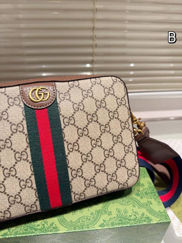 Gucci Ophidia Camera Bag with Original Ebony Second Layer Leather~This vintage style is particularly strong, with the original hardware inside! The upper body effect is also amazing, mainly enhanced by exquisite and special hardware to improve the ov