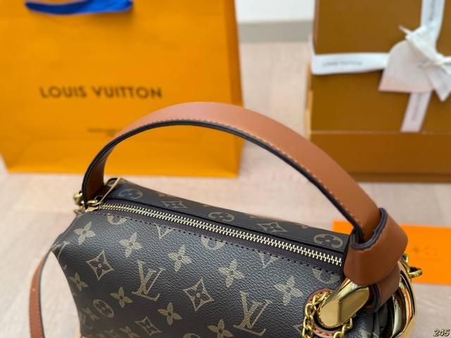 Louis Vuitton LV handbag crossbody bag minimalism, favorite retro style space, completely stress free for daily travel. Size 27 15: