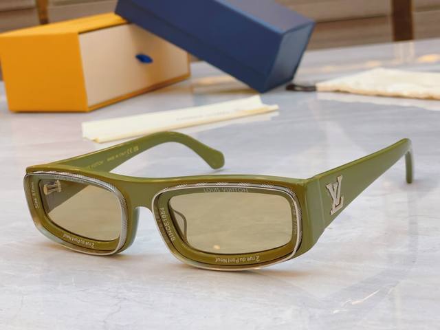 Louis Vuitton New Sunglasses, Model: Z2388E, Size: 57 Port 24-145