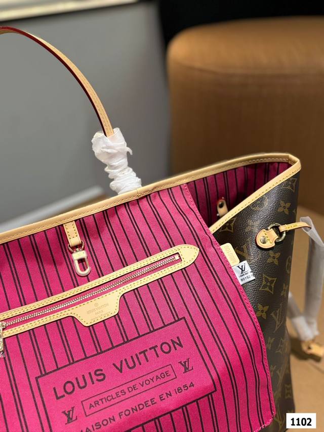 Gift box packaging Lv Neverfull shopping bag! An entry-level style! An absolute lifetime payment! This classic is self-evident! Street photography and practicality are both very popular choices! After receiving it, everyone can feel the air raid betw