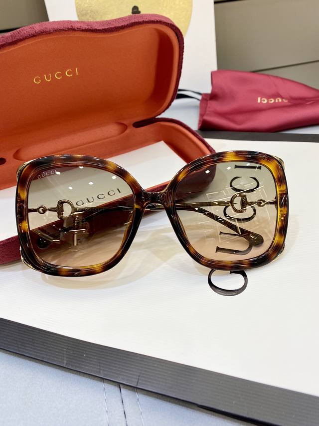 Gucc * Gg1021S Size: 56 Ports 18-135