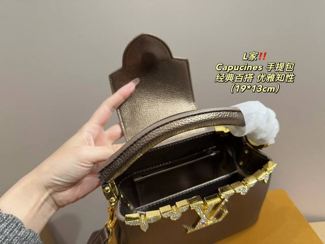 Comes with a foldable box size of 19.13 Lv Capucines handbag, featuring a unique design that is both fashionable and classic. It is super versatile and suitable for daily commuting. It is both stylish and stylish