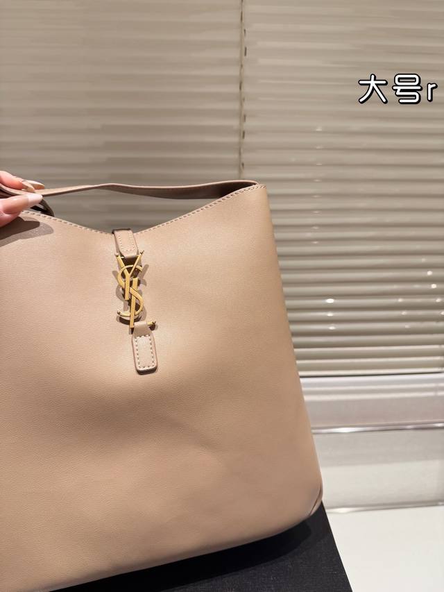 Large original Ysl Saint Laurent shopping bag. I can't help but admire her Ysl Saint Laurent shopping bag. I can't help but admire how beautiful she is. A must-have street item for stylish and trendy women, the Ysl Saint Laurent shopping bag with a b