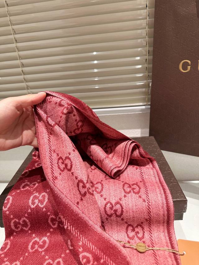 High end cashmere scarf gift box Guqi classic scarf made of real materials! This scarf is suitable for spring, autumn, and winter! It looks great as a shawl! Brighten skin tone! The upper body effect has a very strong aura, with a soft and textured f