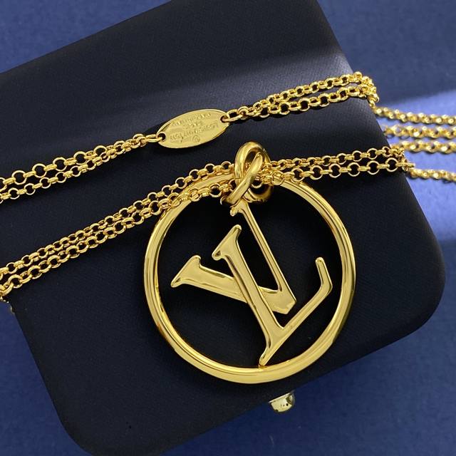 Lu92 62 Lv Louis Vuitton European and American fashion generous metal smooth hollow ring rotatable lv letter pendant double-layer chain sweater chain necklace brass material gold-plated gold