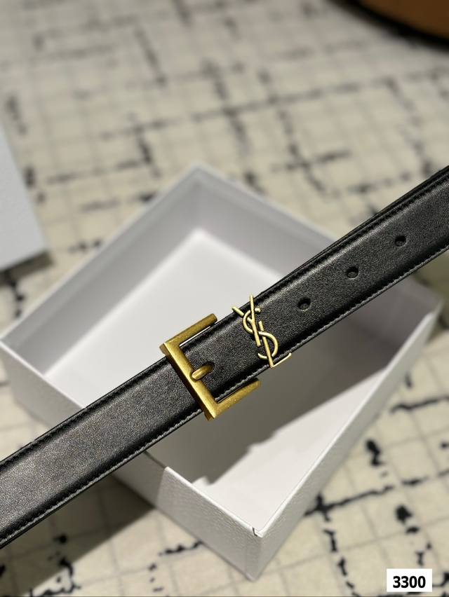 The original leather Ysl belt with box matching has been very popular recently! Cowhide leather! Complete packaging! The belt belongs to it! The belt is exquisite and fashionable. Please note the size when placing an order