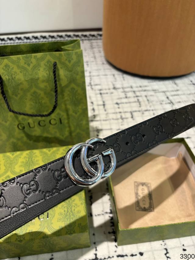 Guccl, original genuine product, high-end belt of the same style at the counter The belt adopts the latest and original styles from Gucci counters, with a grand and glossy appearance. It is made of 100% imported cowhide, and the buckle is made of pur