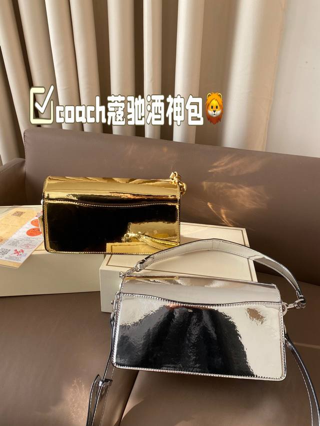 The color matching of Coach Coach's Wine God Bag this time is simply a fairy color scheme! High in appearance and versatile, suitable for both handheld and crossbody use, this is the Coach Wine God! Cute and able to pretend! Handheld crossbody looks