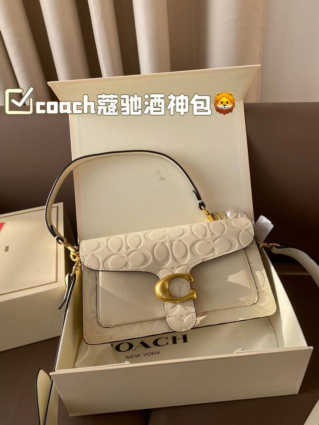 The color matching of Coach Coach's Wine God Bag this time is simply a fairy color scheme! High in appearance and versatile, suitable for both handheld and crossbody use, this is the Coach Wine God! Cute and able to pretend! Handheld crossbody looks