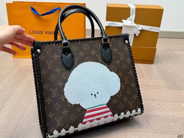 Lv hand woven original fabric, a top luxury brand in the world with a history of luxury goods. The most outstanding fashion design style in the fashion industry is available at the counter, and the latest design is highly favored by customers. It is