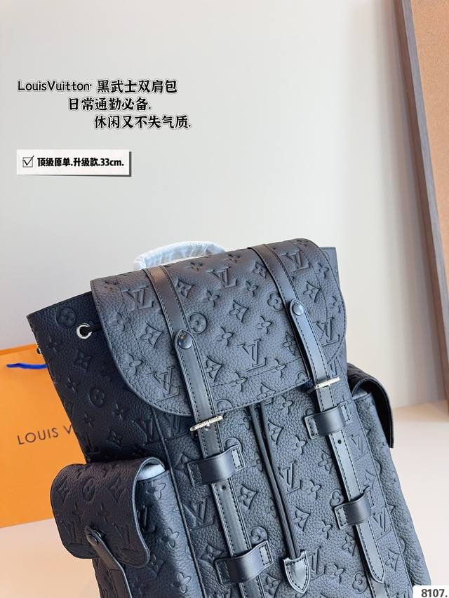 Top of the line original Lv's latest men's travel backpack is particularly popular, featuring the same old floral pattern as the star. It features a striking combination of black and gray, and is also paired with webbing decorative shoulder straps an