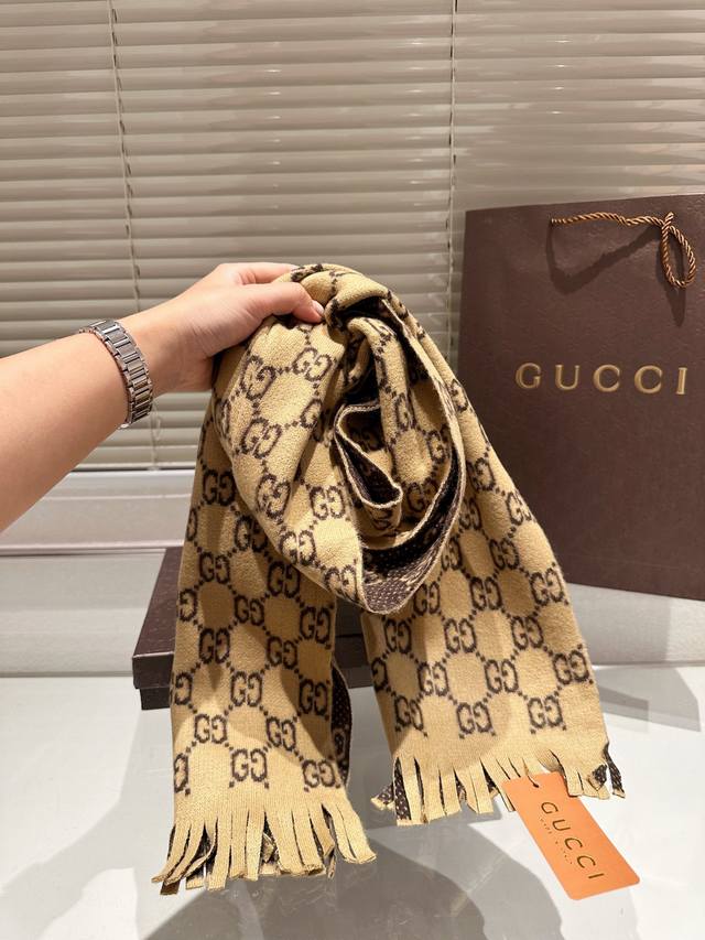 High end cashmere scarf gift box Guqi classic scarf made of real materials! This scarf is suitable for spring, autumn, and winter! It looks great as a shawl! Brighten skin tone! The upper body effect has a very strong aura, with a soft and textured f