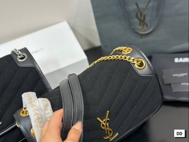 Folding Box Size: 28 * 22cm Large High Order Niki Ysl Niki Leather Soft Texture Matte Leather To be honest, Niki is really suitable for autumn and winter