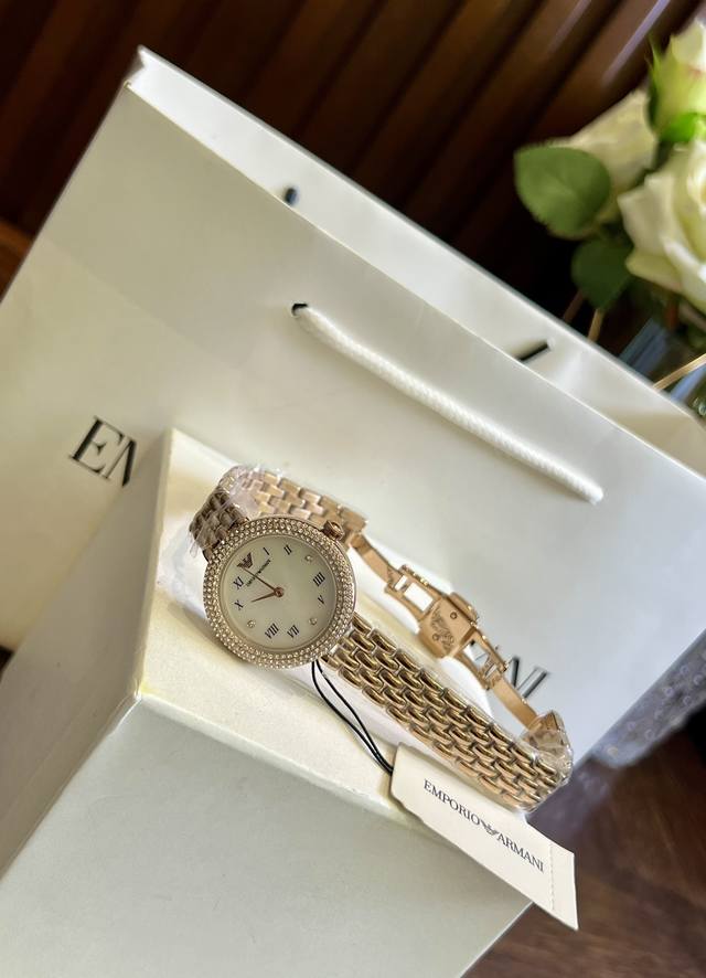 FFFH Picture Same Packaging 25 ARMANI Diamond Watch Original Order Arrived Armani Case: 316L Stainless Steel Mirror: Reinforced Mineral Glass Strap: 316L Stainless Steel Buckle: Double Button Buckle Size: 33mm Wrap: