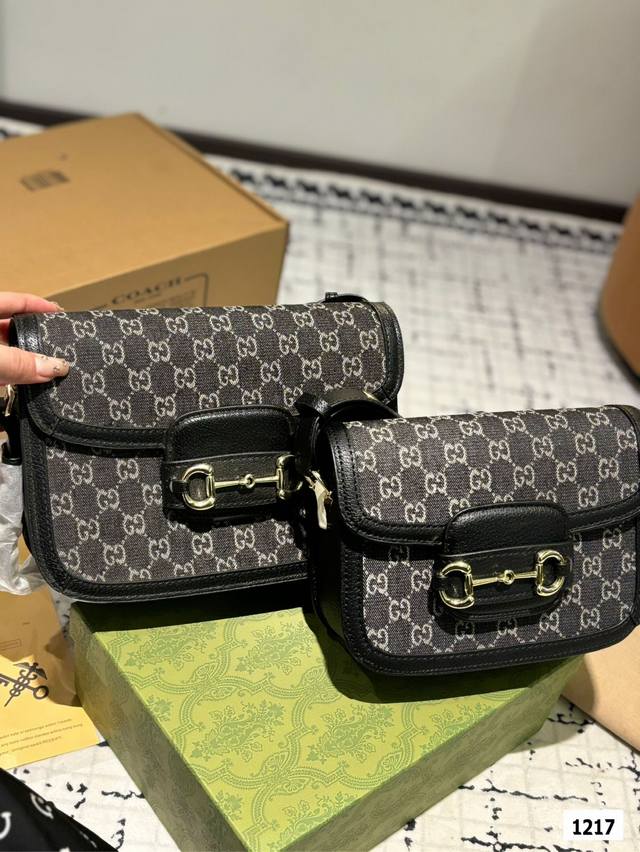 The Gucci 1955 horseneck buckle handbag, packaged in a gift box, made a stunning debut in the early spring collection. This handbag continues the lines and styling of classic items from over sixty years ago, cleverly blending classic details with mod