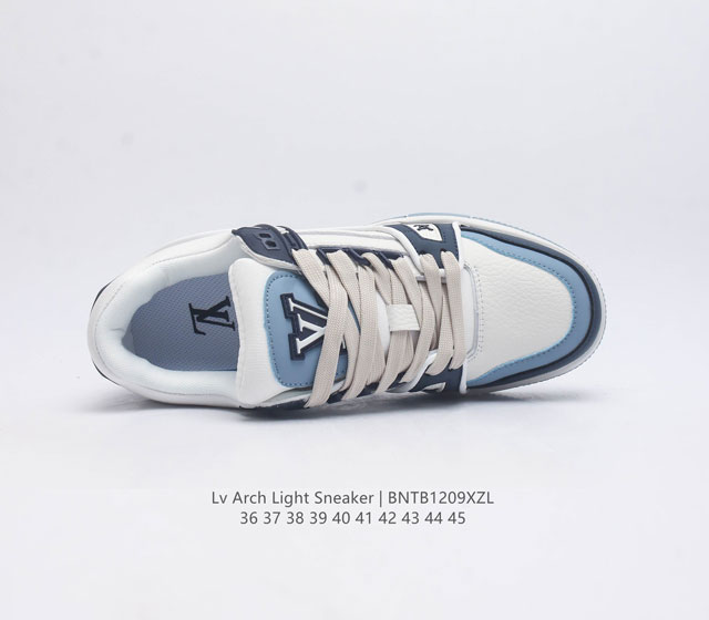 Louis Vuitton Lv's board shoes are fashionable sports shoes with a thick sole that increases the height of the shoes for both men and women. They are comfortable, non slip, and versatile, dominating the entire fashion and entertainment industry. The 