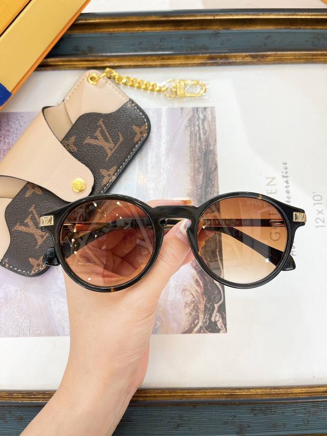 Louis Vuitton * Model: Z3108U Size: 60 Ports 16-145