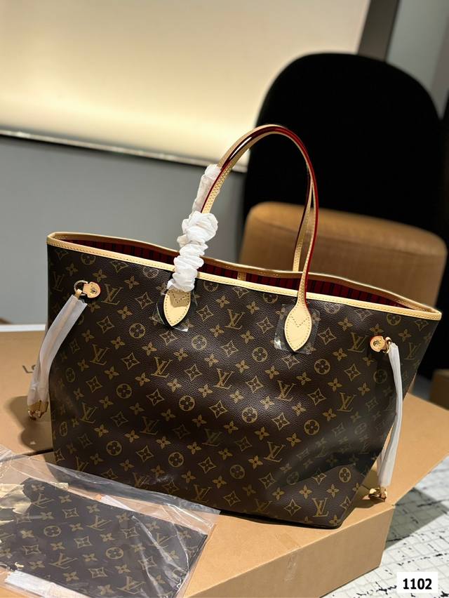 Gift box packaging Lv Neverfull shopping bag! An entry-level style! An absolute lifetime payment! This classic is self-evident! Street photography and practicality are both very popular choices! After receiving it, everyone can feel the air raid betw