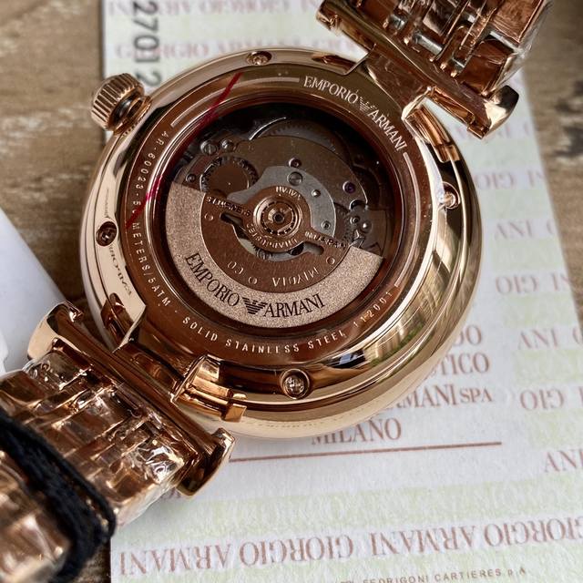 Armani mechanical women's watch has arrived!! Classic and minimalist Italian style, with a transparent heart on the exposed movement, 316 stainless steel strap, original mineral crystal mirror with 30 meter waterproof buckle, fully manual winding mec