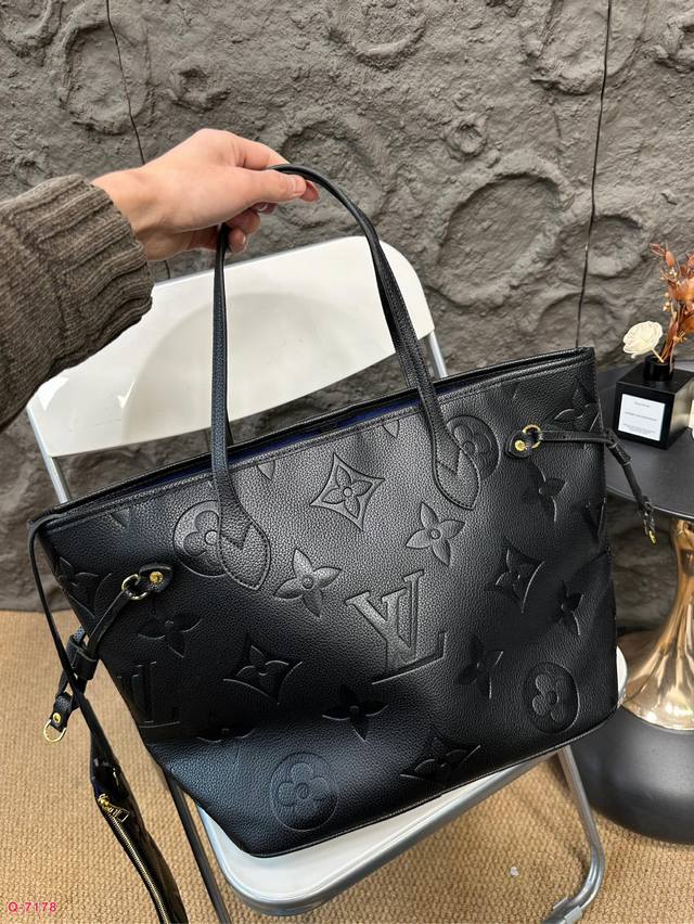 Before the Lv Neverfull shopping bag, I couldn't get the beauty of the classic NF bag. Lv's most classic bag can be said to be the most classic bag and the first luxury bag for many sweet potato babies