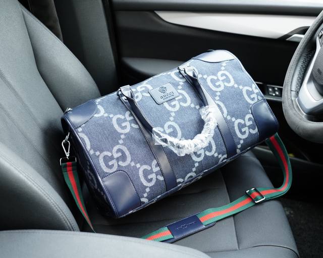 Gucci official website synchronizes high version travel backpacks to compete for global orders with excellent quality. Non market ordinary goods are made of imported fabrics that are classic, wear-resistant, practical, scratch resistant, and truly tr