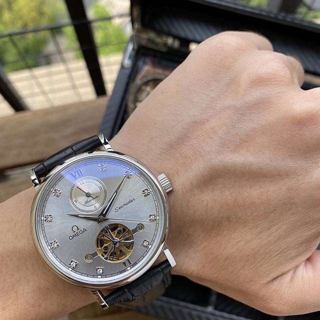 Belt: Steel Belt: Large Flywheel New Model Latest: Omega Best Design Exclusive First Release Type: Boutique Men's Watch Strap: Genuine Leather Strap Movement: High end Fully Automatic Mechanical Movement Mirror: Mineral Reinforced Glass: