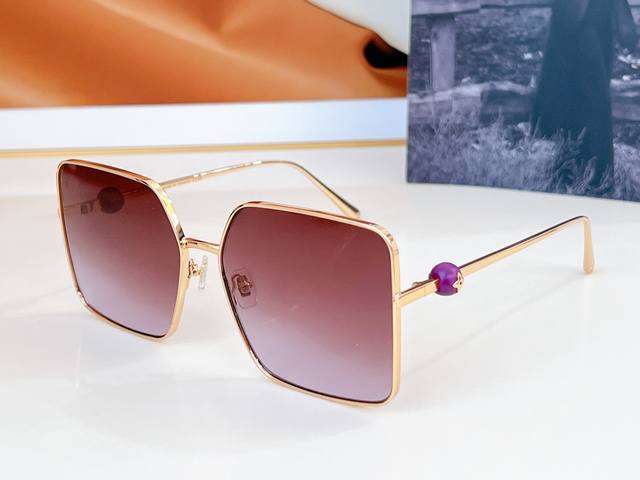 Louis Vuitton * Model: Z1996U Size: 63 Ports 16-145