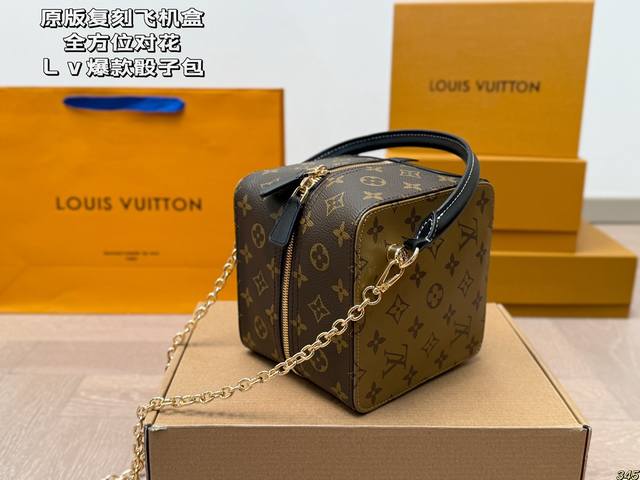 The original replica airplane box Lv popular dice bag has been sold for over n years. The full range flower calf leather handle is of top-quality and the original hardware logo is detachable. The latest limited edition of LV Petite Malle is as follow