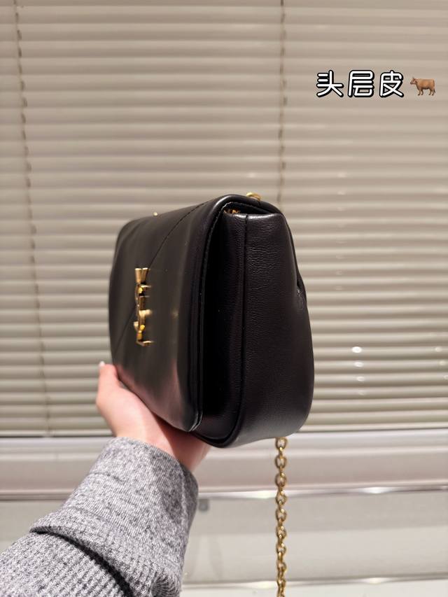 First layer cowhide Ysl chain bag is lazy, casual, and easy to carry, full of surprises for the upper body. Size: 21.15