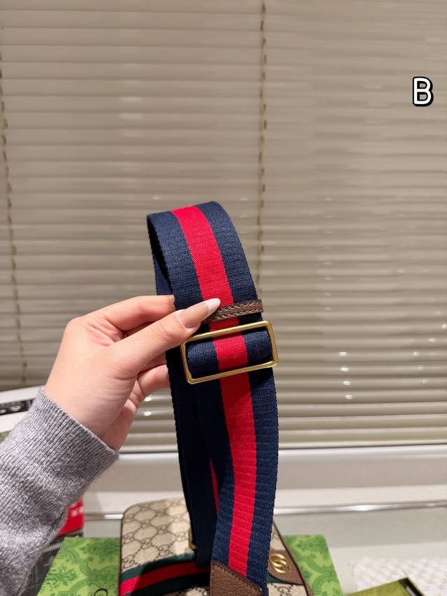 Gucci Ophidia Camera Bag with Original Ebony Second Layer Leather~This vintage style is particularly strong, with the original hardware inside! The upper body effect is also amazing, mainly enhanced by exquisite and special hardware to improve the ov