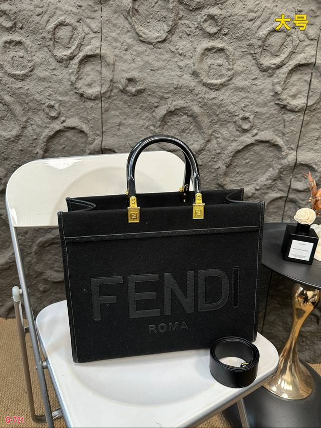 Fendi woolen mini tote bag of the same price, printed with brown ff jacquard pattern and light brown leather Fendi Roma logo, with hard leather handle. Featuring spacious interior compartments with light brown leather edges and gold accents: