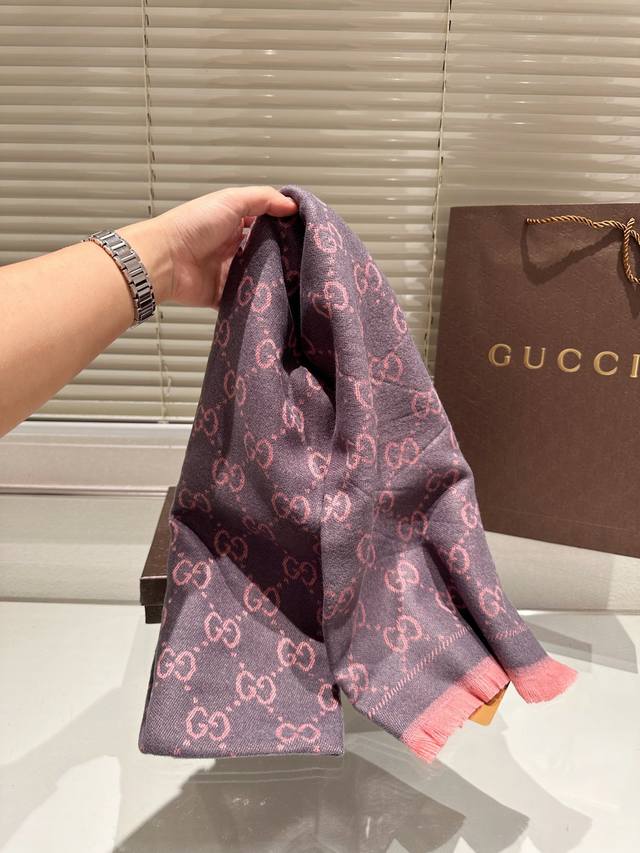 High end cashmere scarf gift box Guqi classic scarf made of real materials! This scarf is suitable for spring, autumn, and winter! It looks great as a shawl! Brighten skin tone! The upper body effect has a very strong aura, with a soft and textured f