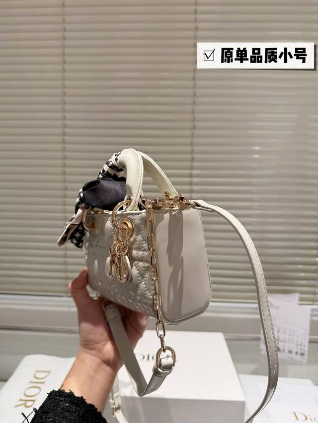 Lacquered leather small Dior Lady Life limited edition bag, new lady Life milky white package that can cure all diseases is not fake. It is really beautiful, the actual product looks better than the photo, Dior Daifei yyds, size small: