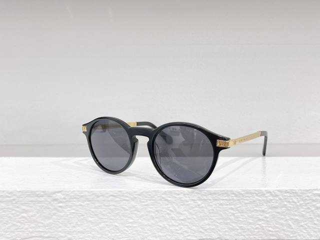 Louis Vuitton * Model: Z3108U Size: 60 Ports 16-145