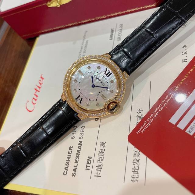 Cartier Blue Balloon New Women's Watch Series! The design is grand, durable, and timeless, with a versatile Swiss quartz movement and a size of 36Mm. The dial is made of high-quality mother of pearl, creating an elegant and exquisite appearance. The