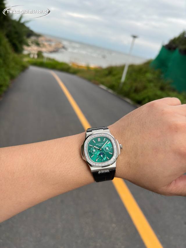 Steel Belt Same Price: White Gold Diamond 100 Tw Product - Patek Philippe 5740 01- Super Complex Multi functional Nautilus Heavy Duty Debuts, the first Nautilus complex watch launched so far, with super complex craftsmanship technology: