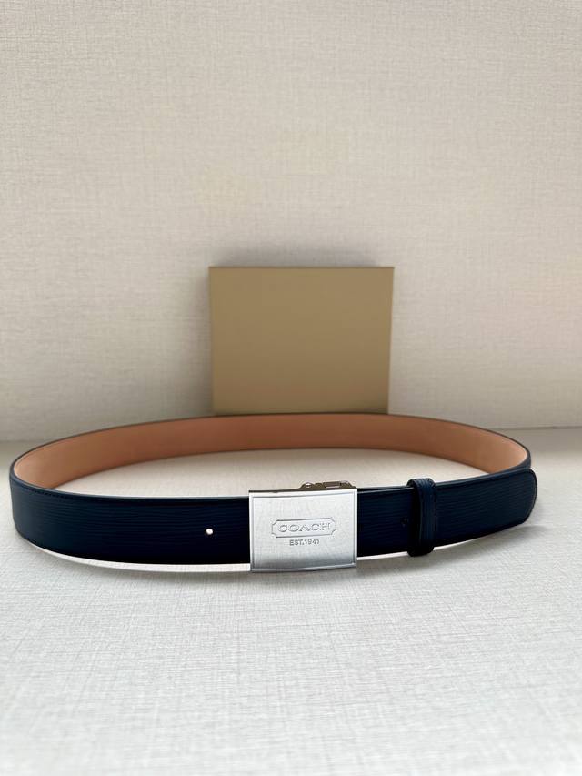 As a well-known fashion brand, Coach with a width of 3.5cm often cleverly integrates its brand logo into the design of the belt, such as printing the brand's initials, patterns, etc. on the buckle or belt, which not only highlights the brand's identi