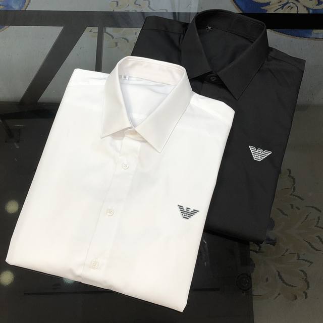 Hot selling Armani early spring new men's original single casual long sleeved shirt is available for simultaneous sale on the official website. It features a simple and fashionable slim fit, high-end version, original button customization, double str